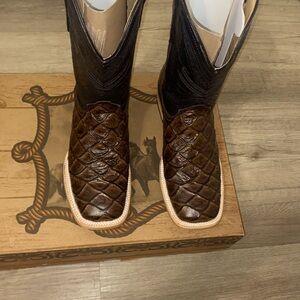 Square toe fish scale boots brown and black men’s 10